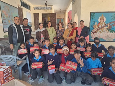 Safe India Distributes Shoes and Socks to 302 Students