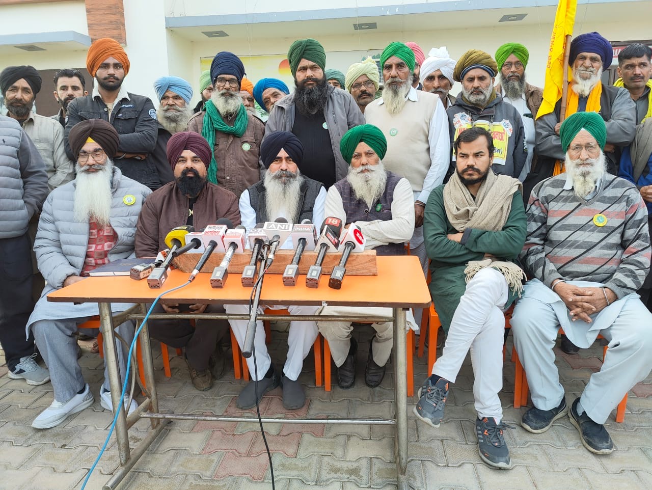 52 Days of Hunger Strike Completed, Farmers Continue to Gather