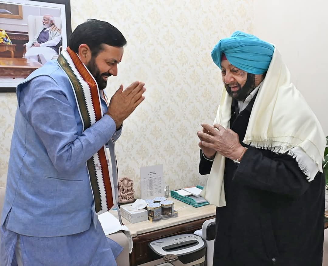 CM Nayab Saini Welcomes Former Punjab CM Captain Amarinder Singh in Chandigarh, Discusses Key State Issues